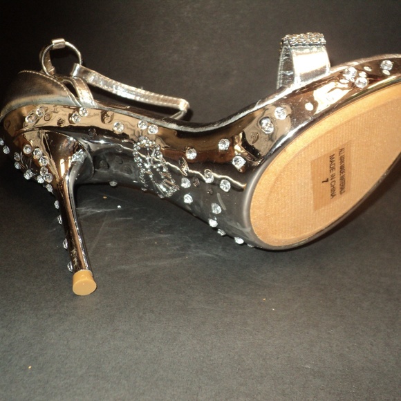 70 Limited Edition Celeste shoes silver for Trend in 2022